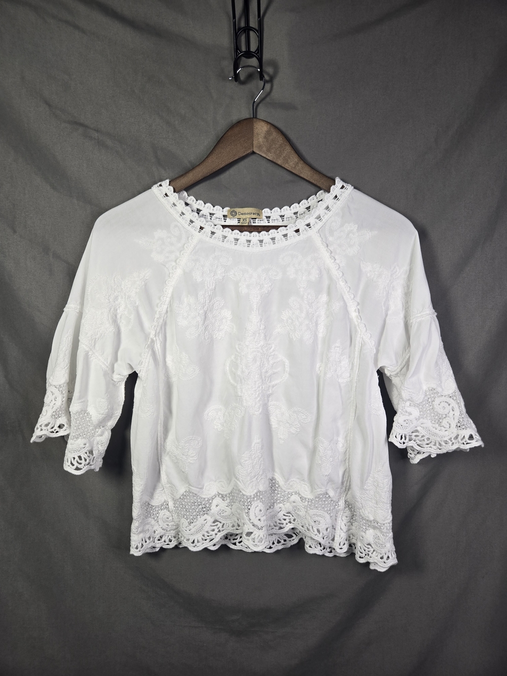 Democracy White Embroidered Crochet‑Trim Blouse – Size XS
